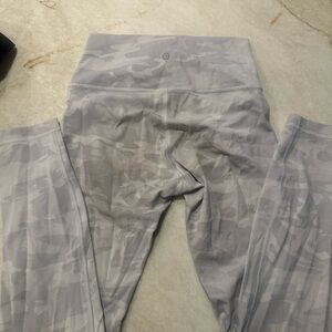 Lululemon camouflage leggings size 6